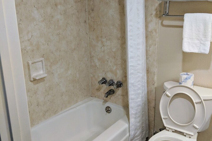 Room 34 of 46