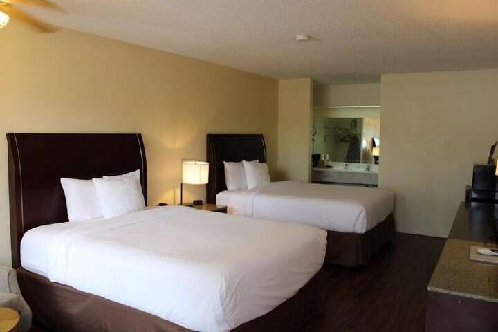 Executive Inn & Suites