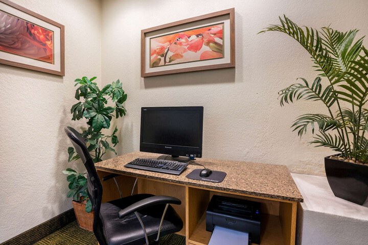 Business Center 28 of 28