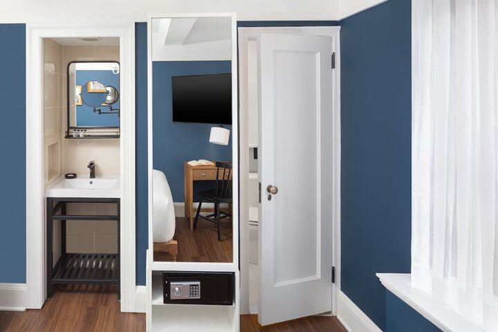 Room 19 of 42