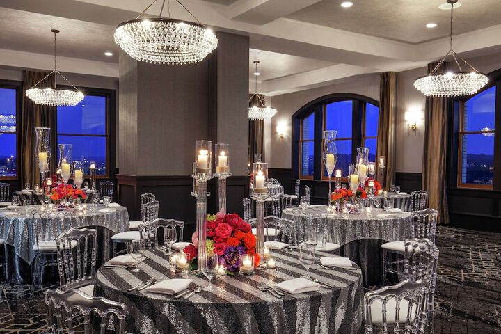 DoubleTree by Hilton Youngstown Downtown