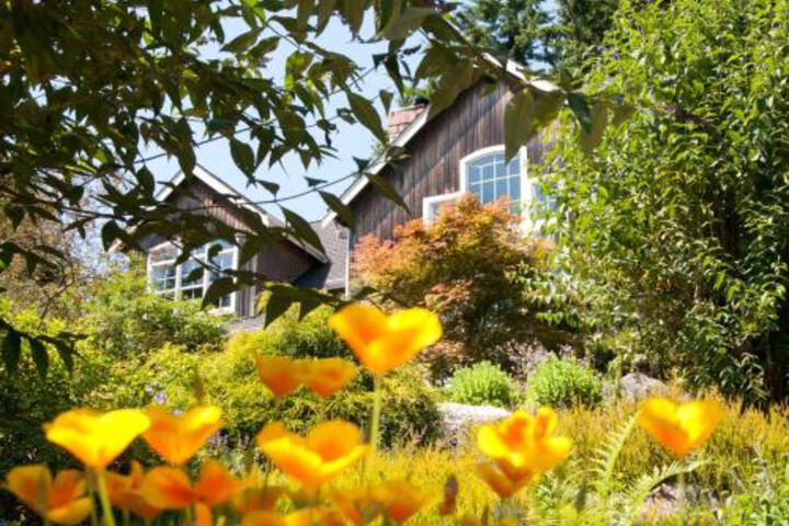 Hideaway Lodge Bed & Breakfast