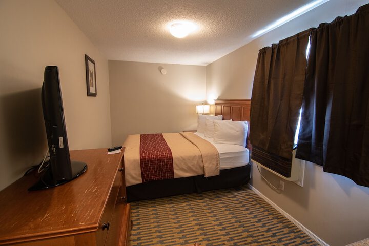 The Crow Peak Lodge