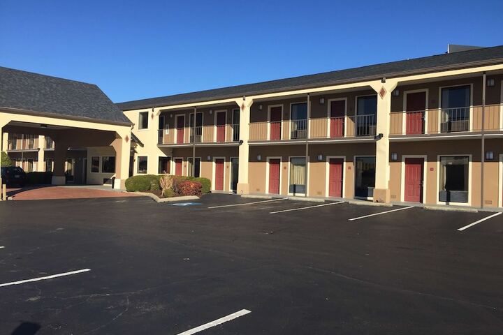 Hotel 4 of 34