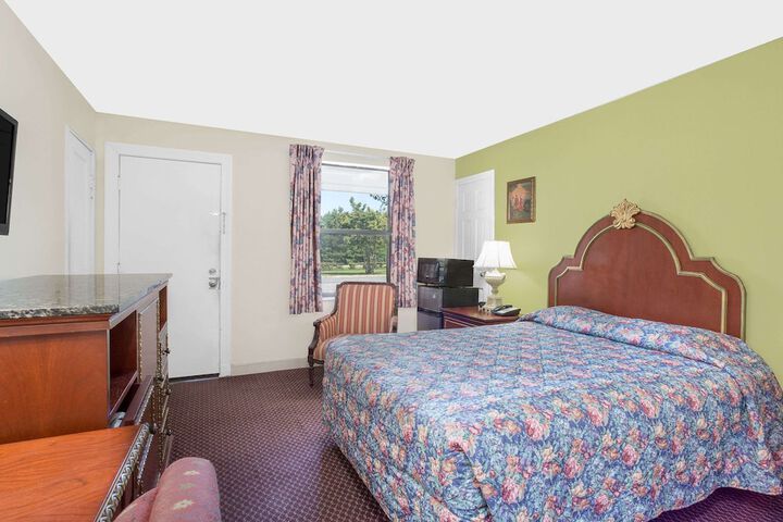 Room 8 of 18