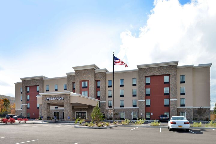Hampton Inn Corning / Painted Post