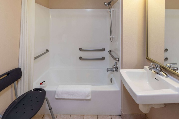 Super 8 by Wyndham Garland / Rowlett/East Dallas Area