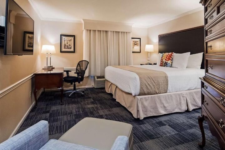 Room 10 of 42