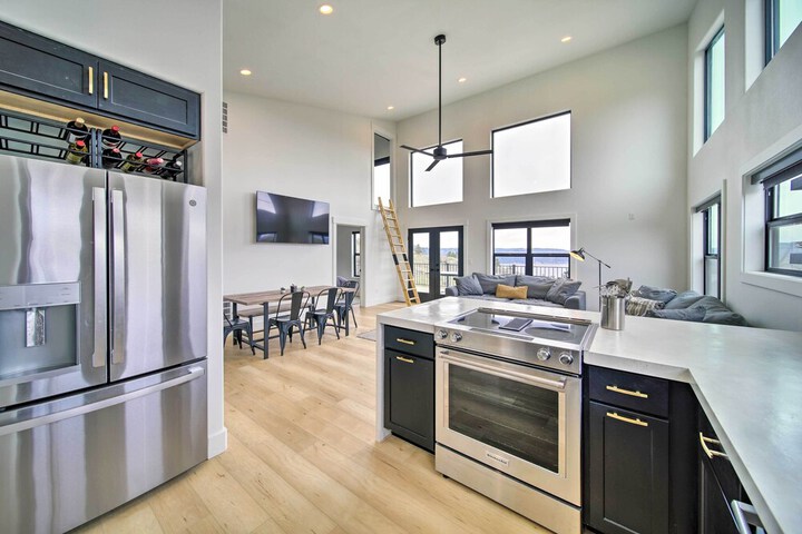 Modern Davenport Home w / Water View & Grill!