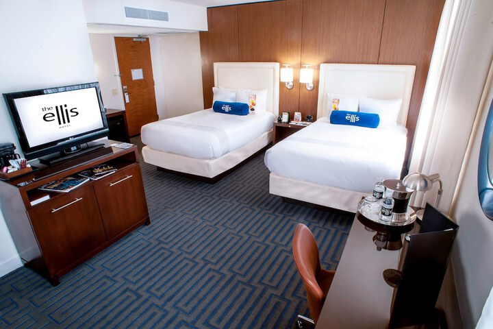 Room 17 of 52