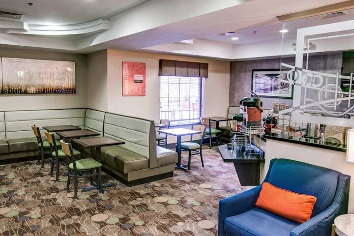 Comfort Suites Pittsburgh Airport