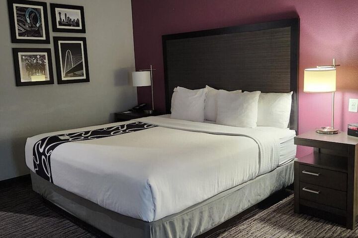 La Quinta Inn & Suites by Wyndham Dallas Grand Prairie North