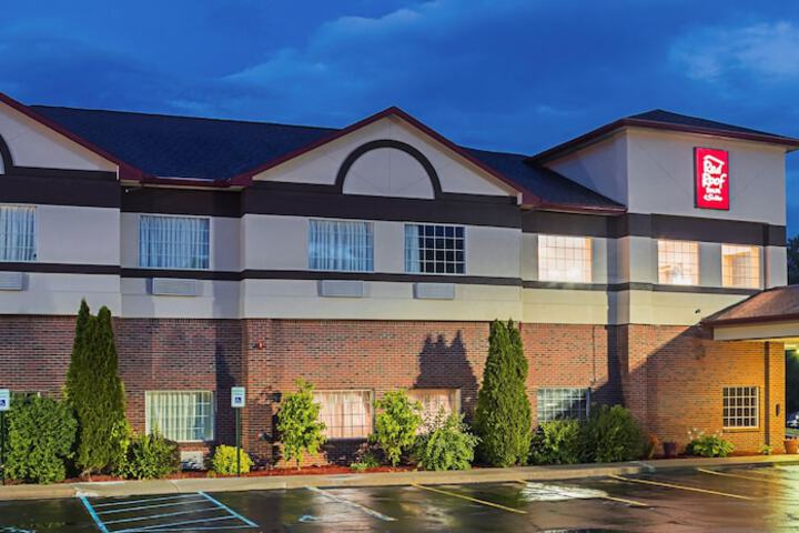 Red Roof Inn & Suites Lake Orion / Auburn Hills
