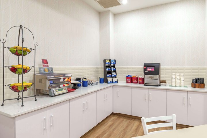Best Western Plus Crossroads Inn & Suites