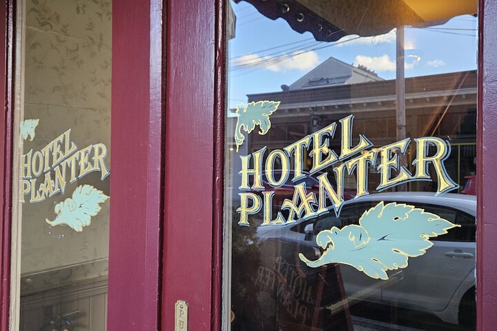 Hotel Planter