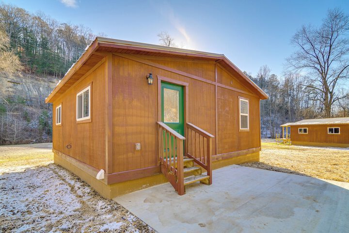 Peaceful Beattyville Cabin Near Red River Gorge!