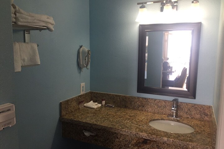 Dolphin Cove Motel