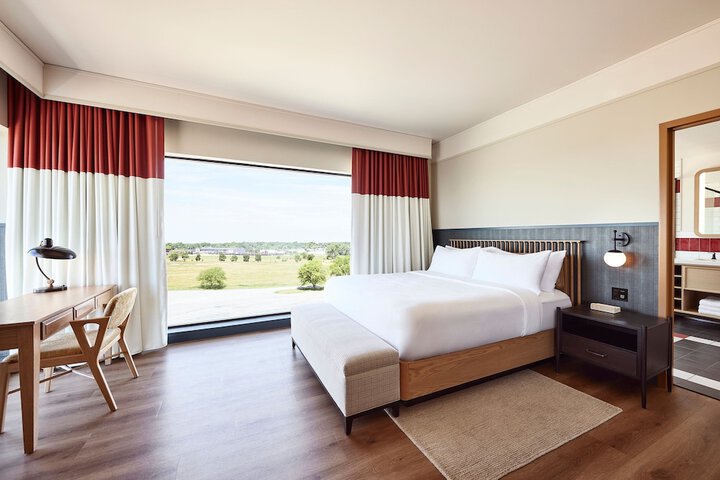 The Scarlet Lincoln, a Tribute Portfolio Hotel