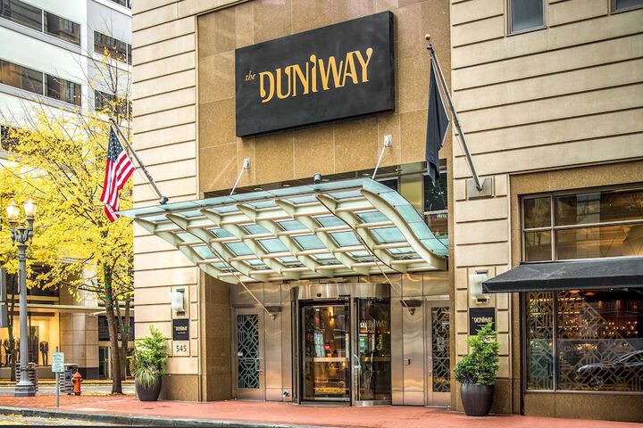 The Duniway Portland a Hilton Hotel