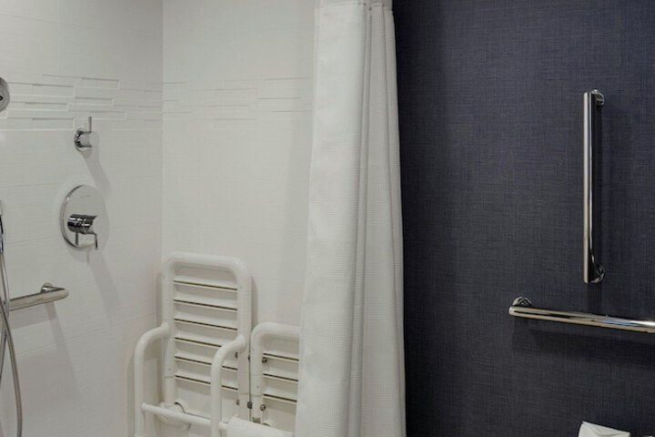 Room 16 of 35