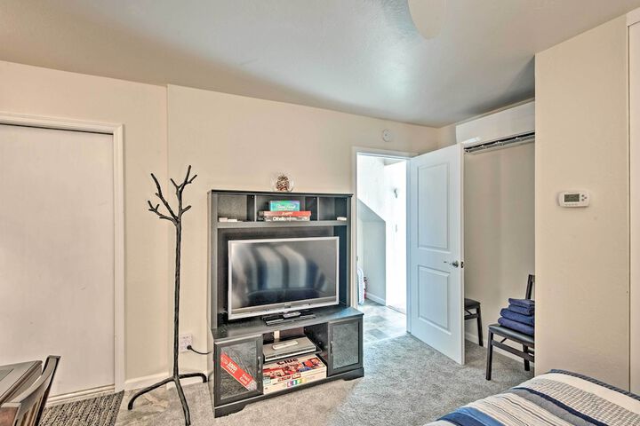2 Mi to Heavenly Mountain: Tahoe Retreat w / Views