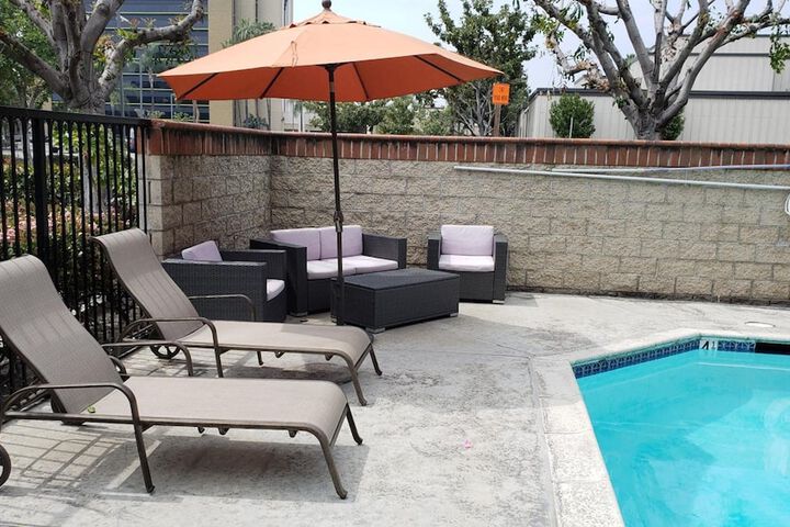 Pool 10 of 42