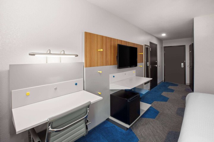 Room 13 of 28