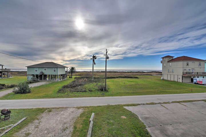 Ocean View & Grill: Crystal Beach Bungalow!