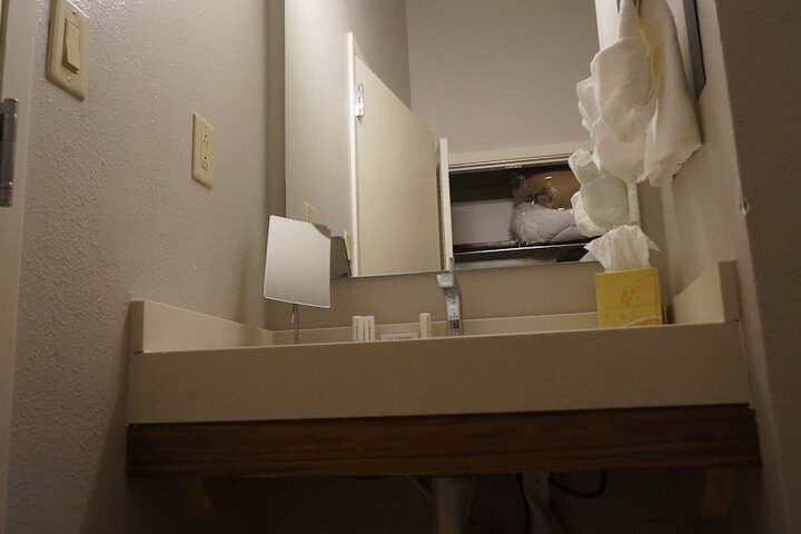 Room 62 of 100