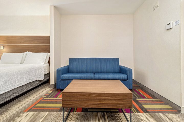 Room 132 of 348