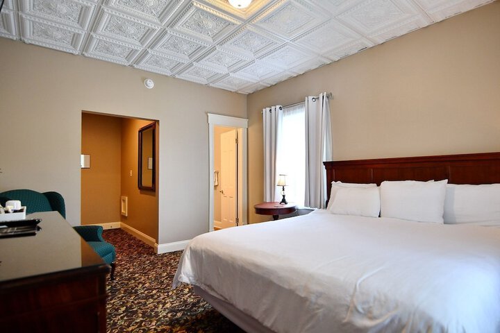 Room 10 of 22