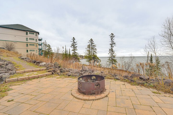 Pool & Lake Access: Northern Lakes Retreat!