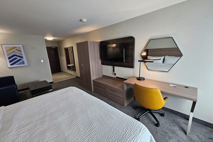 Room 37 of 61