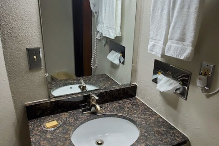 Room 25 of 43