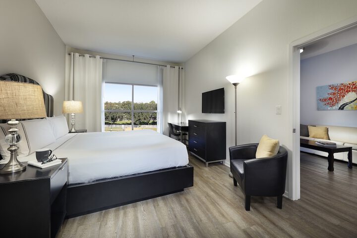 Room 43 of 184