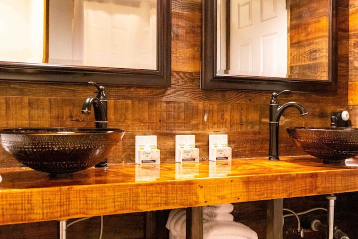 Miners Suite in Shaver Lake