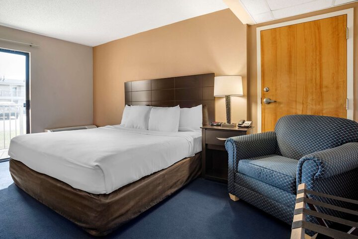 Room 10 of 40