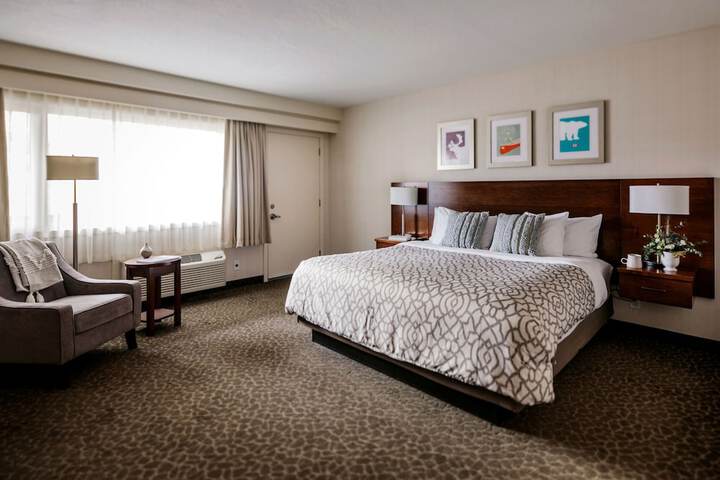 Room 13 of 35