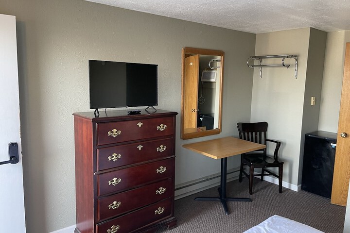 Room 50 of 53