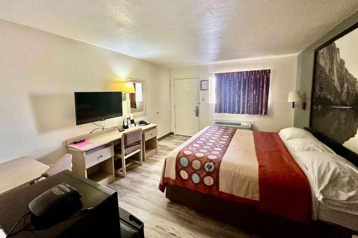 Super 8 by Wyndham Athens TX