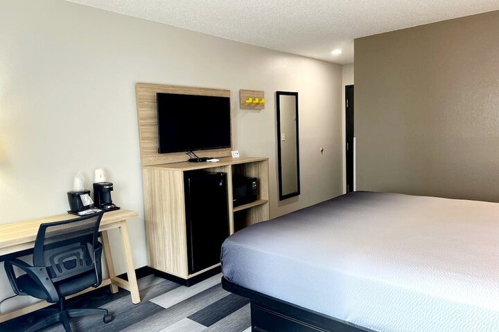 Super 8 by Wyndham Cedar Rapids