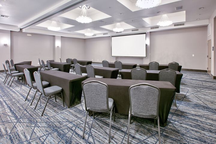 Holiday Inn Express & Suites North Dallas at Preston by IHG