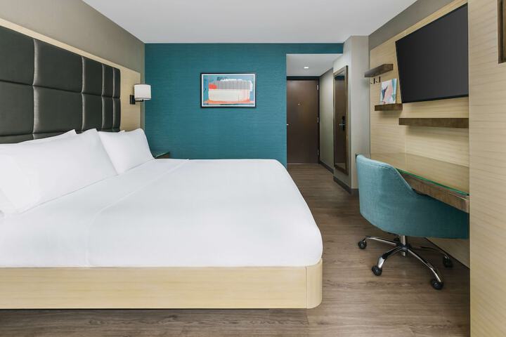 Room 10 of 37