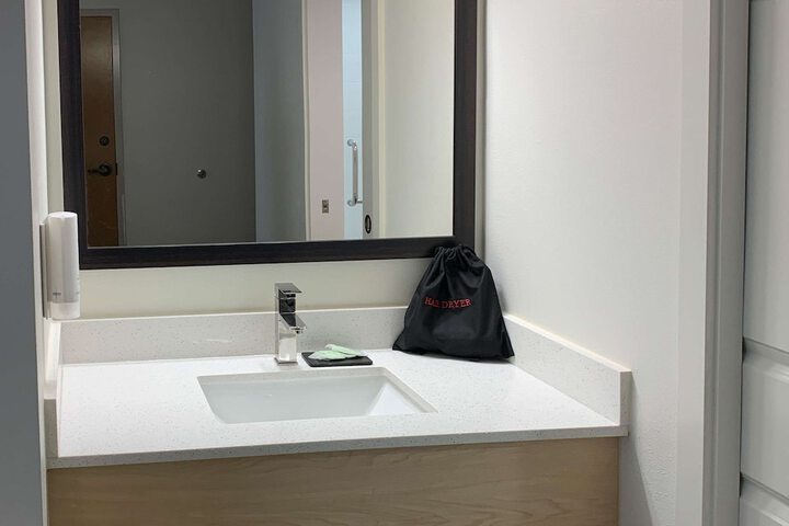 Room 8 of 16