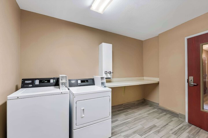 Comfort Suites