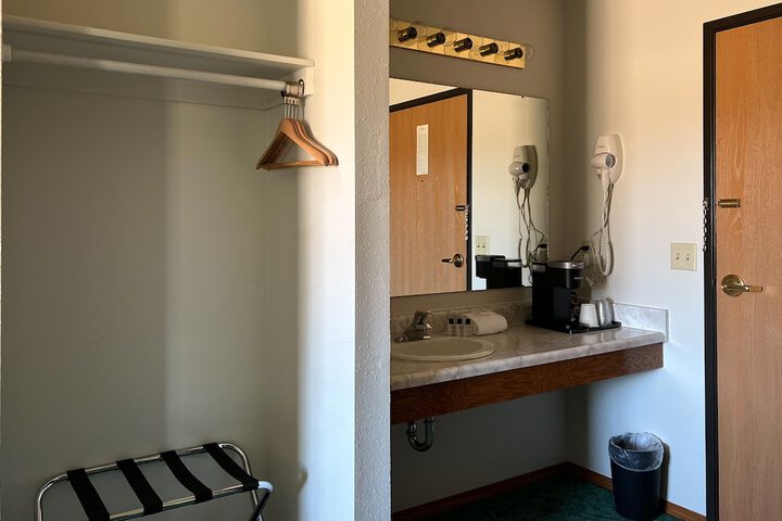 Room 12 of 16