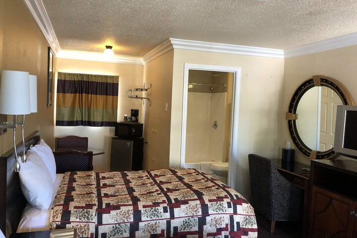 Room 22 of 37