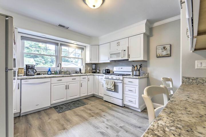 Charming Old Saybrook Cottage 1 Mi to Beach
