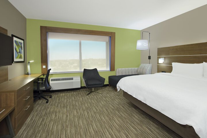 Room 25 of 40