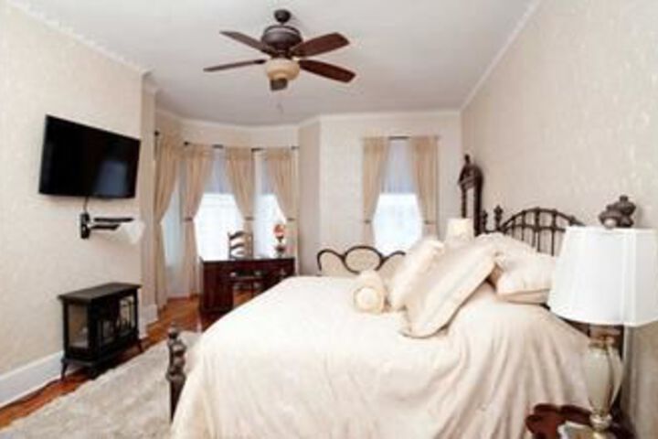 Abigail House Bed & Breakfast